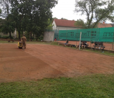 Brigáda na nohejbalovém hřišti