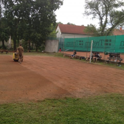 Brigáda na nohejbalovém hřišti