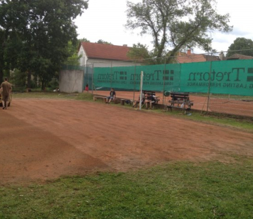 Brigáda na nohejbalovém hřišti