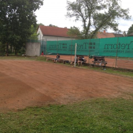Brigáda na nohejbalovém hřišti