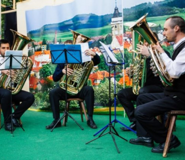 Vesničko-má-středisková