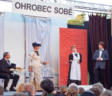 Adéla ještě nevečeřela - HROB