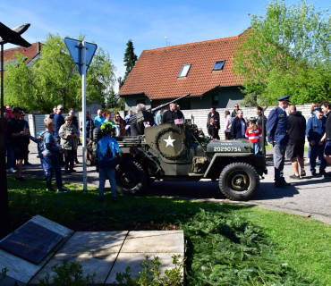 Pietní akt u pomníku amerického letce