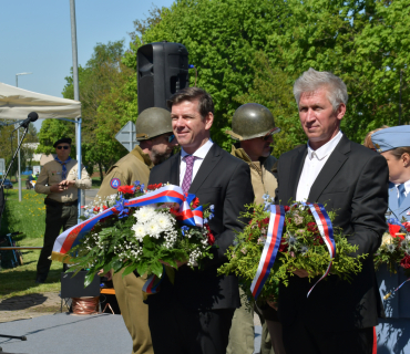 Pietní akt u pomníku amerického letce