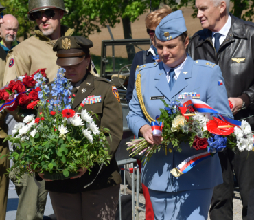 Pietní akt u pomníku amerického letce