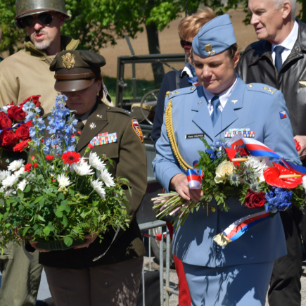 Pietní akt u pomníku amerického letce